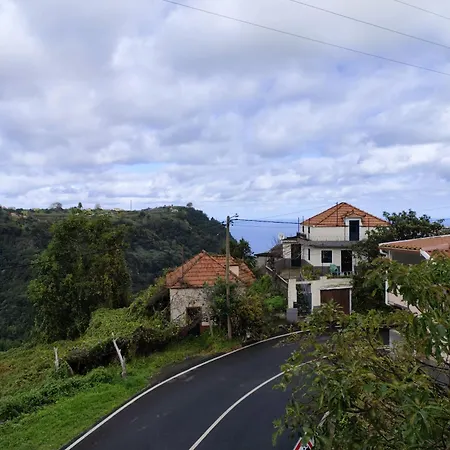 Ilhamontanha - Serras Da Ilha Bed & Breakfast *